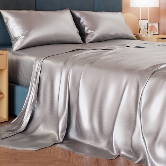 King Size 4 Pieces Grey Silky Satin Polyester Sheet Set - Picture 1 of 5